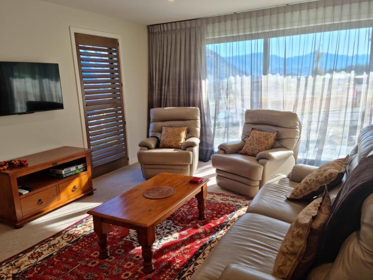 Akitu Views Apartment Wanaka Exterior photo