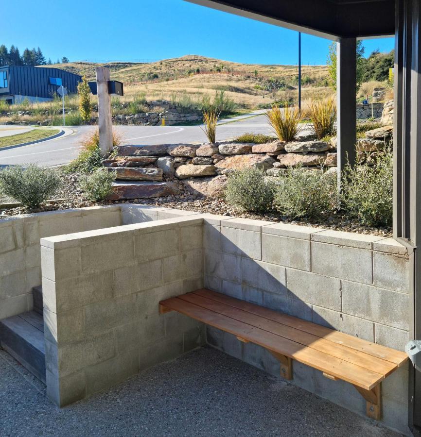 Akitu Views Apartment Wanaka Exterior photo